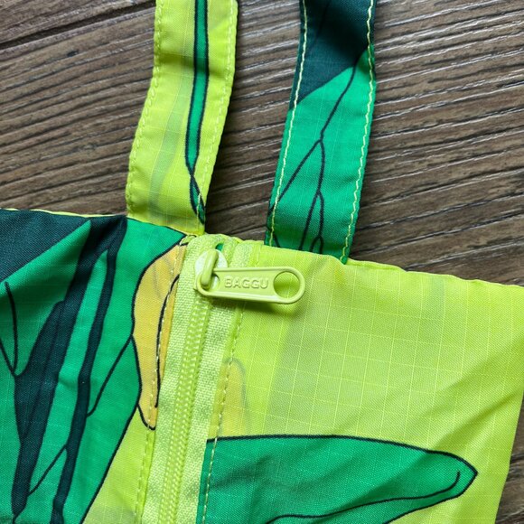 ||*Rare*|| BAGGU | Medium 3D Zip | Yellow Lily | San Simeon Collection || EUC - Picture 9 of 10